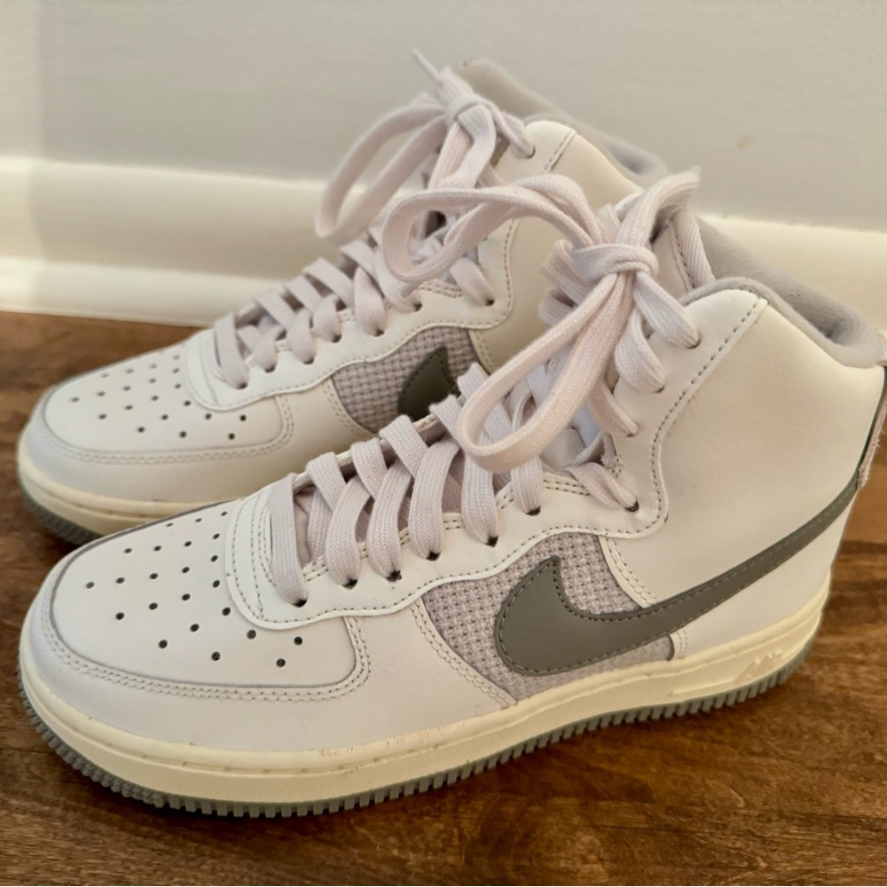 Nike Air Force 1 High LE, Excellent condition, White and Grey, Size 4